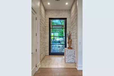 10 Monarch Oaks Lane, The Hills, TX 78738 - Photo 4