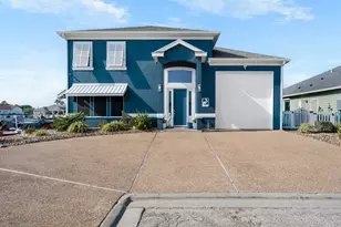 113 Tarpon Ct, Aransas Pass, TX 78336 - Photo 1
