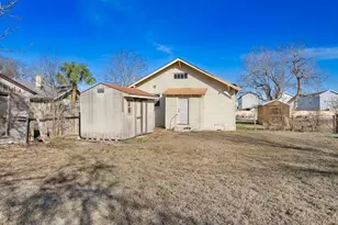 917 Trinity St, Lockhart, TX 78644 - Photo 12