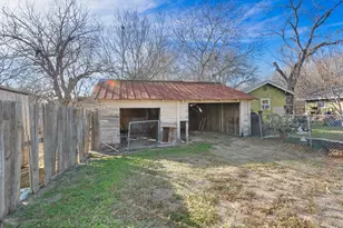 917 Trinity St, Lockhart, TX 78644 - Photo 6