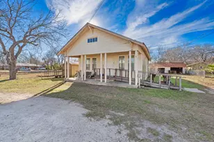 917 Trinity St, Lockhart, TX 78644 - Photo 1