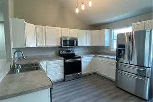 504 Debra Dr, Taylor, TX 76574 - Photo 6