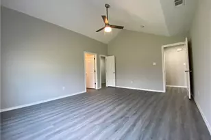 504 Debra Dr, Taylor, TX 76574 - Photo 4