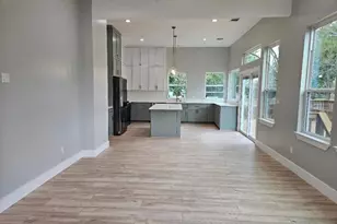 700 N Avenue C, Elgin, TX 78621 - Photo 4