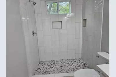 700 N Avenue C, Elgin, TX 78621 - Photo 12