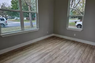 700 N Avenue C, Elgin, TX 78621 - Photo 14