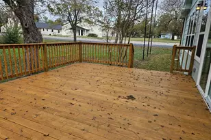 700 N Avenue C, Elgin, TX 78621 - Photo 18