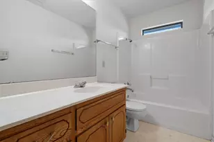 914 Victoria St, Taylor, TX 76574 - Photo 20