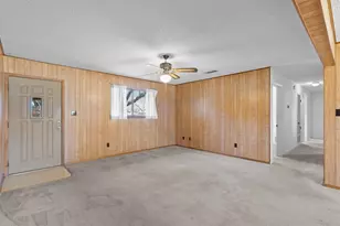 914 Victoria St, Taylor, TX 76574 - Photo 4