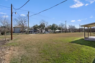 914 Victoria Street, Taylor, TX 76574 - Photo 30