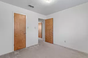 914 Victoria St, Taylor, TX 76574 - Photo 24