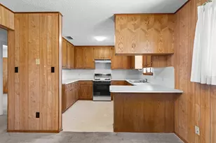 914 Victoria St, Taylor, TX 76574 - Photo 10