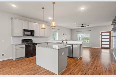 300 Eagle Lake Drive, Hutto, TX 78634 - Photo 10