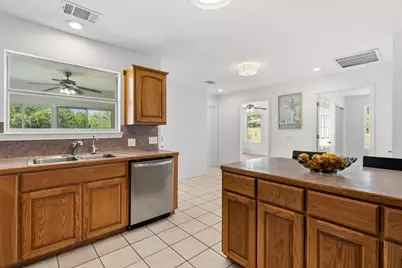 207 Meadow Oaks Drive, Dripping Springs, TX 78620 - Photo 16