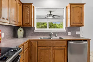 207 Meadow Oaks Dr, Dripping Springs, TX 78620 - Photo 16