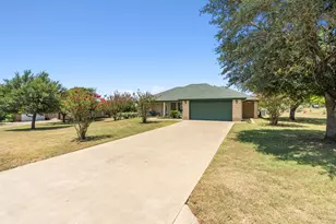 207 Meadow Oaks Dr, Dripping Springs, TX 78620 - Photo 2