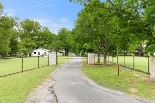 2410 Flite Acres Rd, Wimberley, TX 78676 - Photo 2