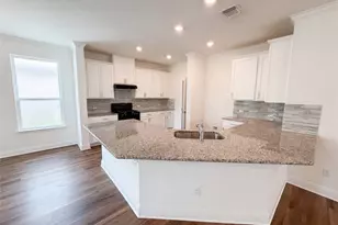 401 Fort William St, Hutto, TX 78634 - Photo 2