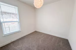 401 Fort William St, Hutto, TX 78634 - Photo 12