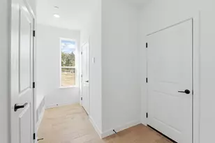 1280 E Main St, Round Rock, TX 78664 - Photo 12