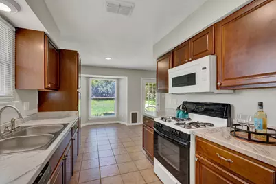 1917 Castle Gate Circle, San Marcos, TX 78666 - Photo 10