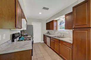 1917 Castle Gate Cir, San Marcos, TX 78666 - Photo 8