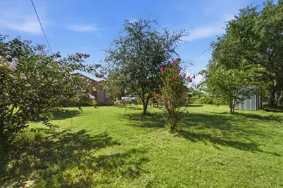 671 N Leon Street, Giddings, TX 78942 - Photo 18