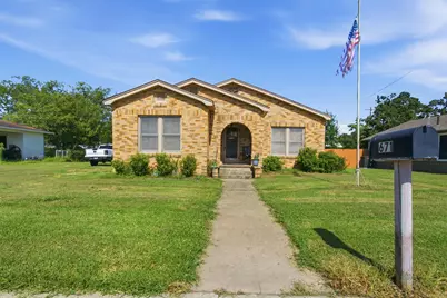 671 N Leon Street, Giddings, TX 78942 - Photo 1