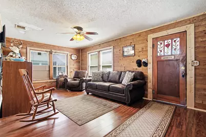 671 N Leon Street, Giddings, TX 78942 - Photo 4
