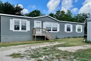 815 Track Rd, Dale, TX 78616 - Photo 2