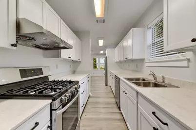 2305 W 9th Street, Austin, TX 78703 - Photo 4