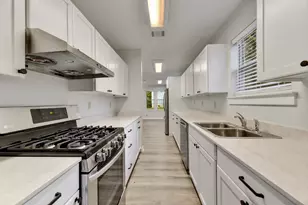 2305 W 9th St, Austin, TX 78703 - Photo 4