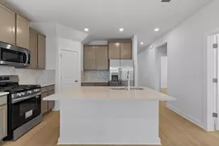 276 Bloomington Loop, Hutto, TX 78634 - Photo 10