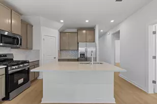 276 Bloomington Loop, Hutto, TX 78634 - Photo 4