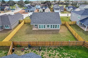 104 Callie St, Smithville, TX 78957 - Photo 2