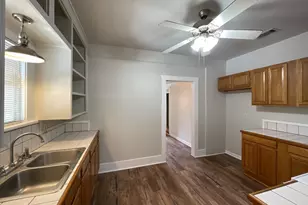 606 Mesquite St, Bastrop, TX 78602 - Photo 10