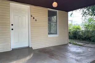 606 Mesquite St, Bastrop, TX 78602 - Photo 2