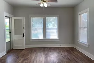 606 Mesquite St, Bastrop, TX 78602 - Photo 4