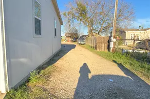 140 Alum Park Pl Dr, Cedar Creek, TX 78612 - Photo 24