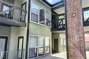 807 W 25th St, Austin, TX 78705 - Photo 2