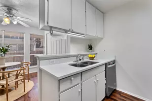 6910 Hart Ln, Austin, TX 78731 - Photo 4