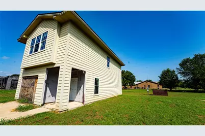213 E 4th Street, Rockdale, TX 76567 - Photo 2