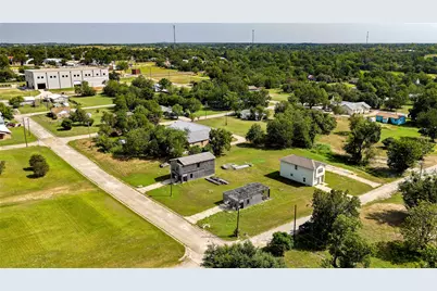213 E 4th Street, Rockdale, TX 76567 - Photo 1
