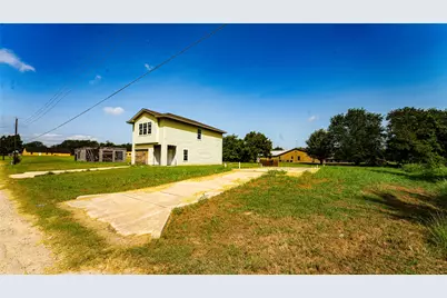 213 E 4th Street, Rockdale, TX 76567 - Photo 4