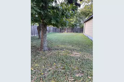 115 Guadalupe Street, Lockhart, TX 78644 - Photo 2