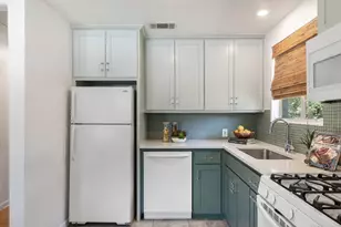 1723 E 38th St, Austin, TX 78722 - Photo 12
