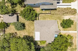 1723 E 38th St, Austin, TX 78722 - Photo 34