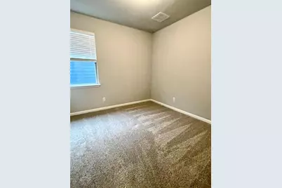 125 Kellys Heroes Way, Jarrell, TX 76537 - Photo 16