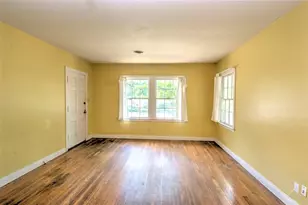 1004 E 38 1/2 St, Austin, TX 78751 - Photo 2