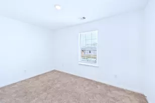 525 Riverdale Dr, Jarrell, TX 76537 - Photo 14